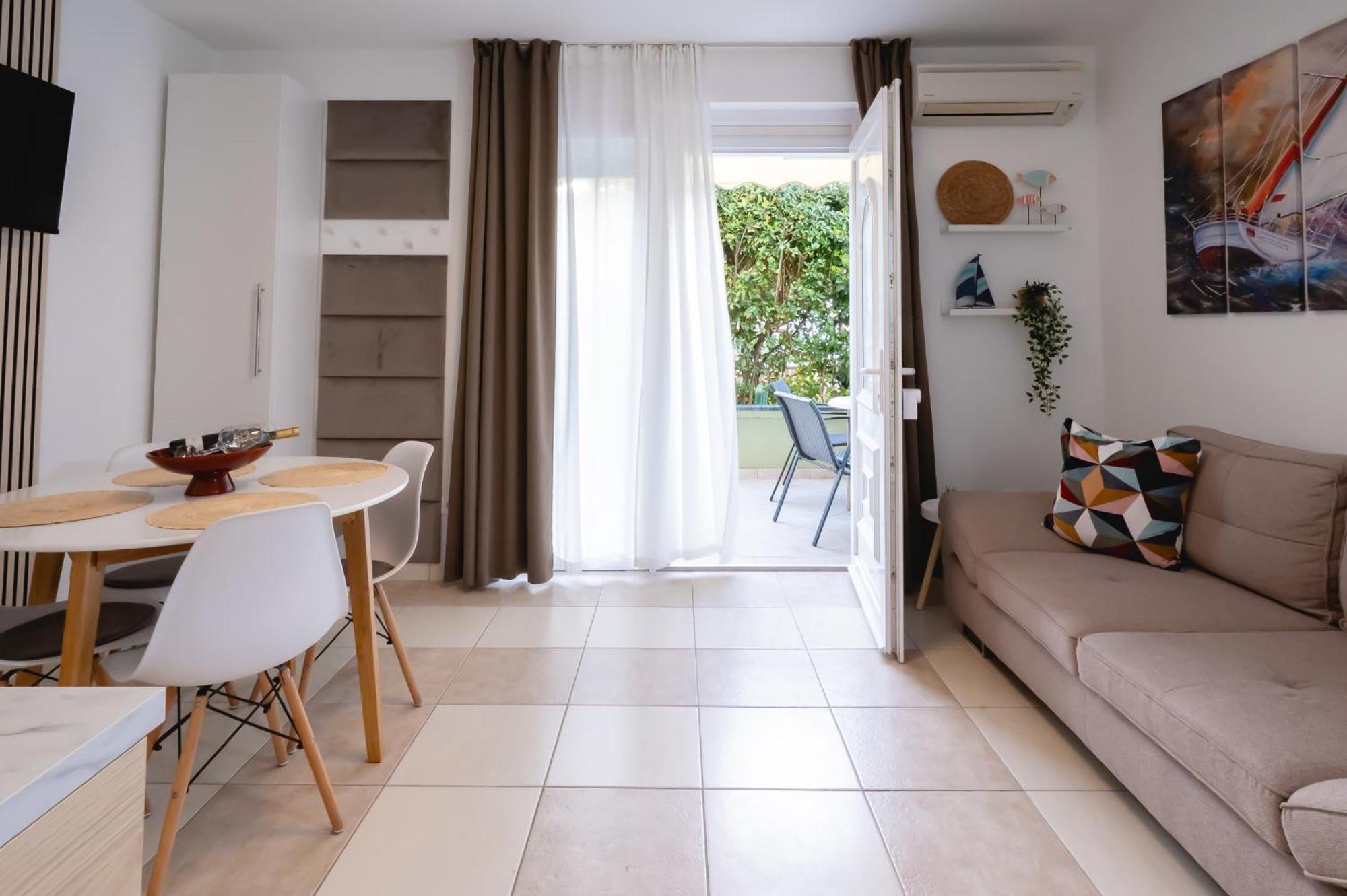 Locus Apartments Petrčane Extérieur photo